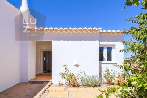 Fully renovated 3 bedroom villa, in a quiet area, Praia da Luz - Luzi Homes