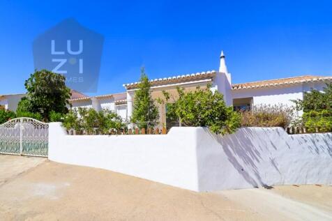 Fully renovated 3 bedroom villa, in a quiet area, Praia da Luz - Luzi Homes