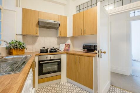 8447043-interior40.jpg