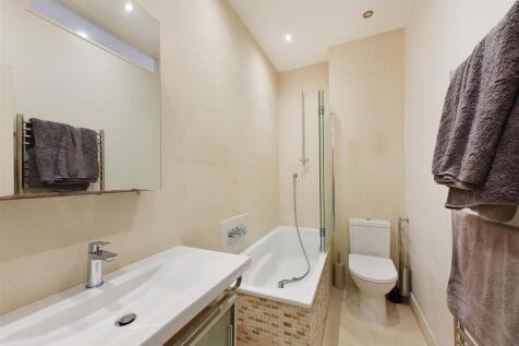 Flat 2, 5 Dunraven Street (1).JPG