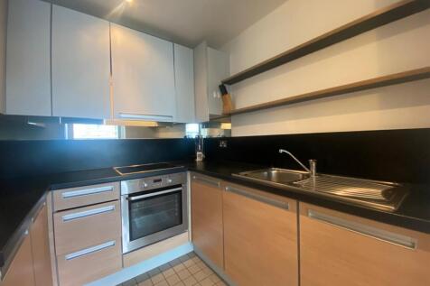 Kitchen 2.jpeg