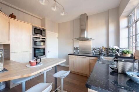 Kitchen 2_HG.JPG