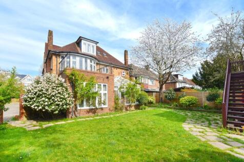 Beachcroft 18r Manor House Drive (1).JPG