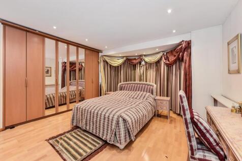 Beachcroft 18r Manor House Drive (13).JPG