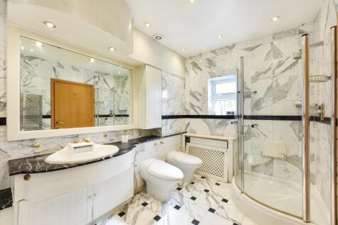 Beachcroft 18r Manor House Drive (17).JPG