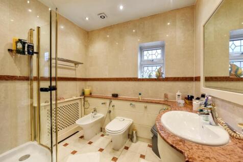 Beachcroft 18r Manor House Drive (19).JPG
