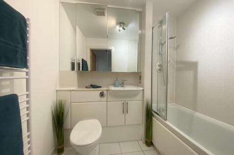 Bathroom d.jpg