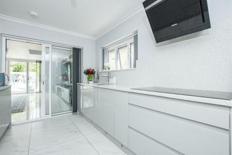 kitchen 1.jpg
