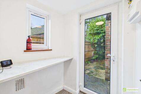 CAM02528G0-PR0423-STILL015