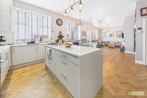 CAM02528G0-PR0414-STILL011