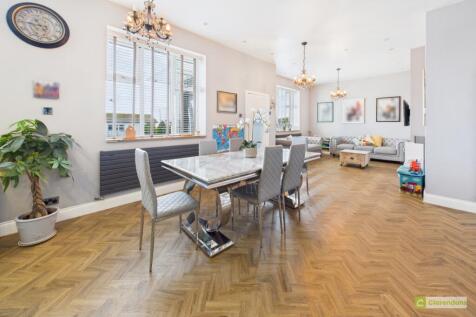 CAM02528G0-PR0414-STILL007