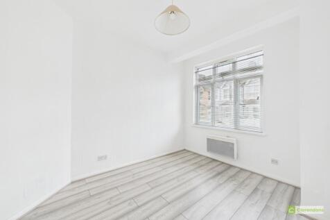 CAM02528G0-PR0416-STILL009