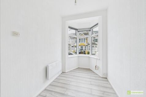 CAM02528G0-PR0416-STILL001