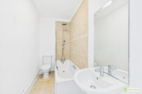 CAM02528G0-PR0417-STILL005