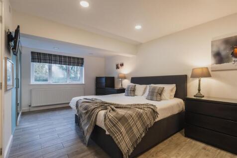 Bedroom 1 (Apartment)