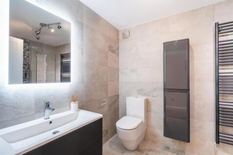 Shower Room (Apartment)