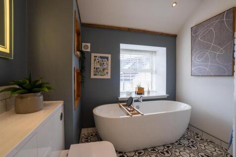Bedroom 2 En-Suite Bathroom