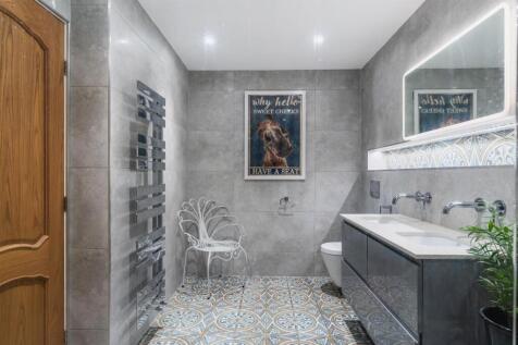 Family Shower Room