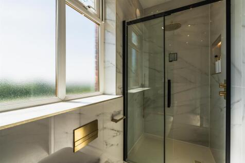 Master En-Suite Shower Room