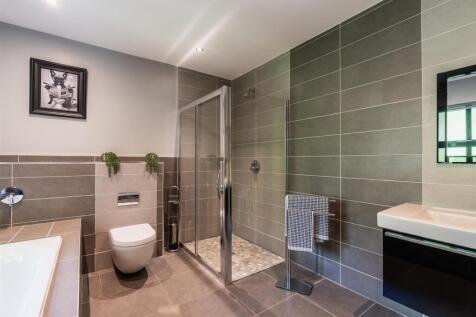 Bedroom 2 En-Suite Bathroom