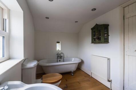 Master En-Suite Bathroom
