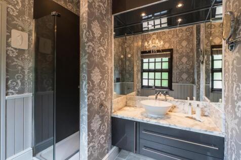 Master En-Suite Shower Room