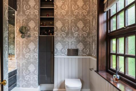 Master En-Suite Shower Room