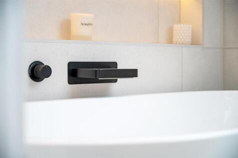 Master En Suite Bathroom