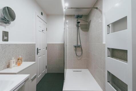 Master En-Suite Shower Room