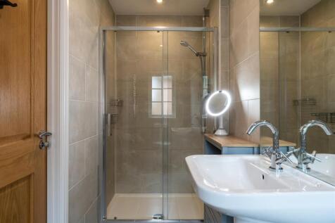 Master En-Suite Shower Room