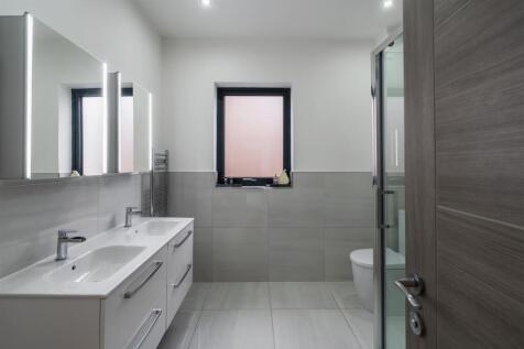 Master En-Suite Shower Room
