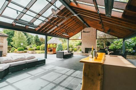 Outdoor Kitchen
