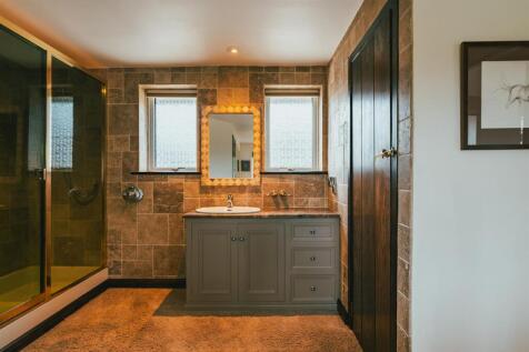 Master En-Suite Shower Room