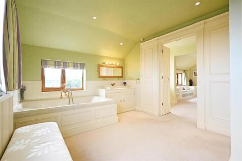 Master En-Suite Bathroom
