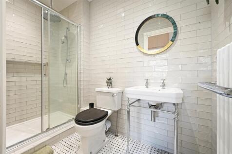 Master En-Suite Shower Room