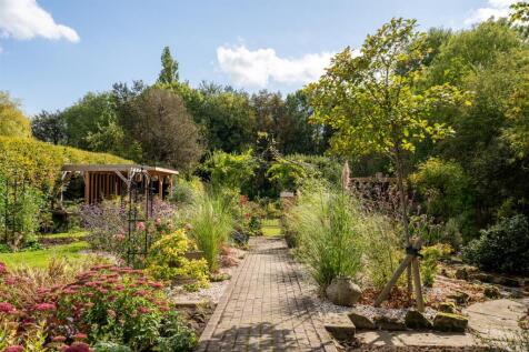 Exterior &amp; Gardens