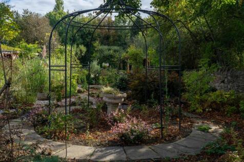Exterior &amp; Gardens