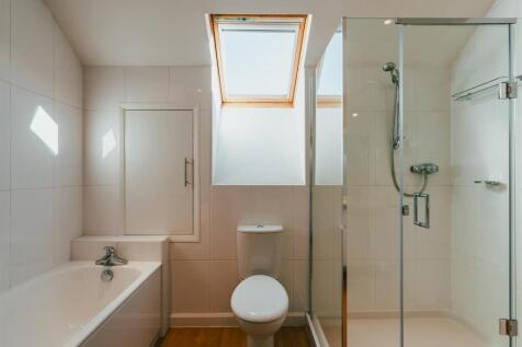 Master En-Suite Bathroom