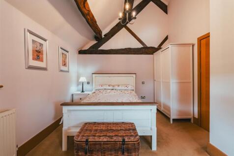 Bedroom 3 (South Barn)