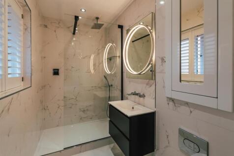 Master En-Suite Shower Room