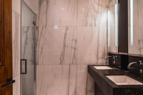 Shower Room (Penthouse)