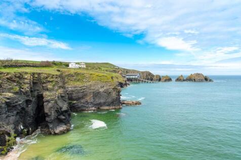 683047626ebd3_Padtow-RNLI-station