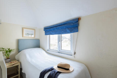 67e52cf45a1e3_St Moritz Court 5-29