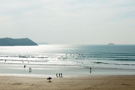 66be14ddca252_holiday makers in the sea (2)-resiz
