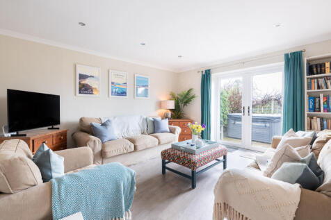 2 Trelawney Court