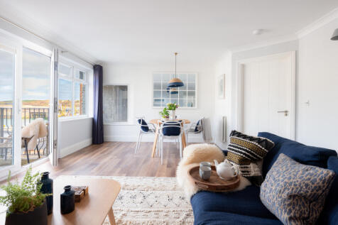 67aa1c588739f_Strand House-19