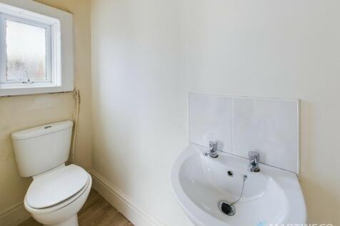 Flat 3 Bathroom 