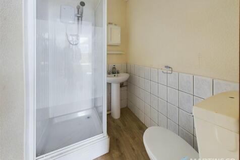 Flat 1 Bathroom 