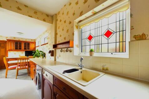 Kitchen (b)