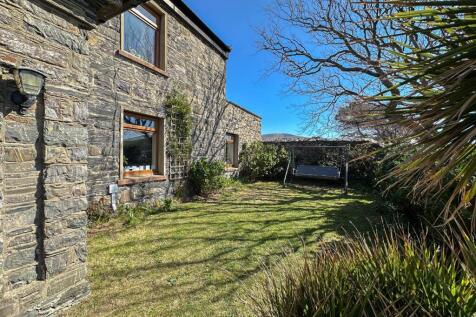 Ballagawne Farmhouse (2).jpg